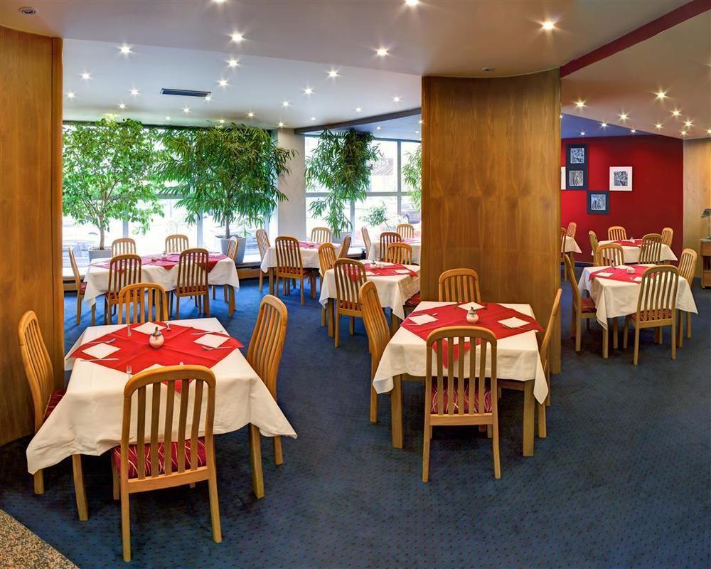 פראג Luxury Family Hotel Bila Labut מסעדה תמונה