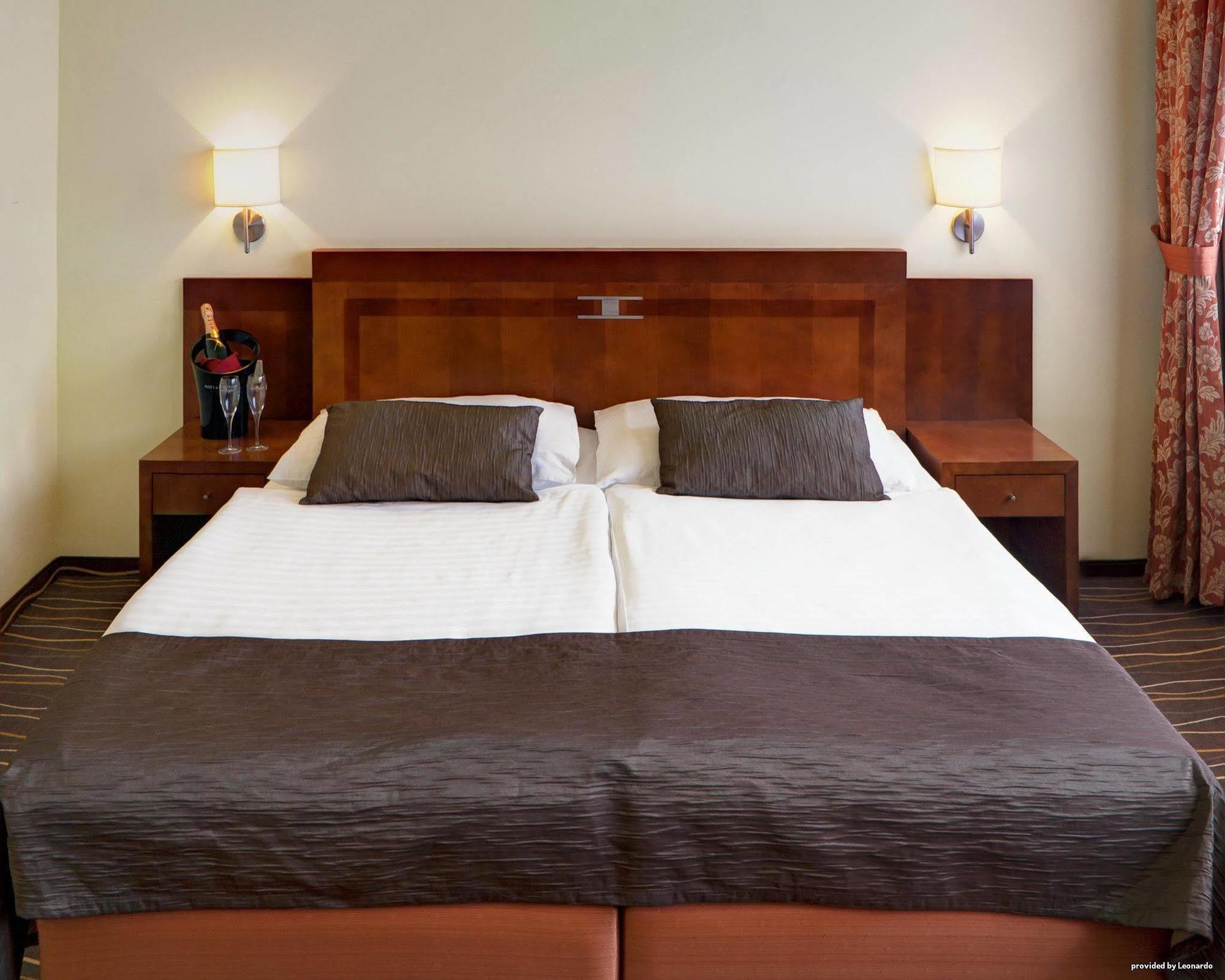 פראג Luxury Family Hotel Bila Labut חדר תמונה