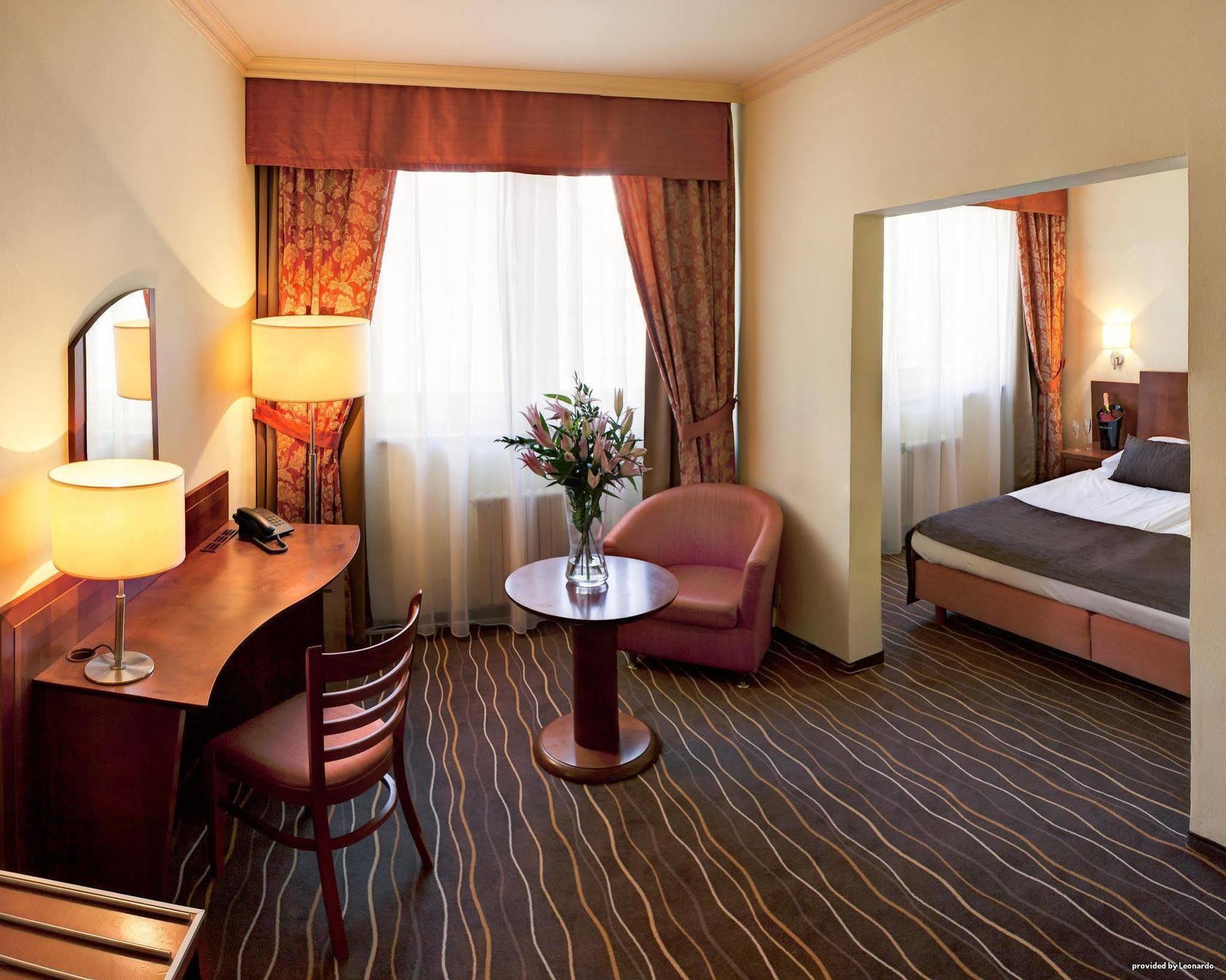 פראג Luxury Family Hotel Bila Labut חדר תמונה